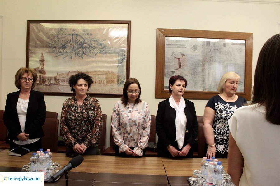 Bírósági ülnökök eskütétele