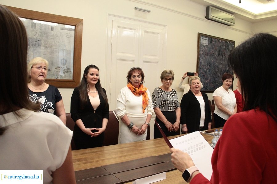 Bírósági ülnökök eskütétele