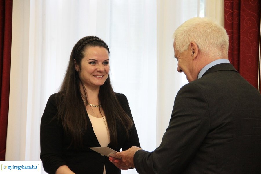 Bírósági ülnökök eskütétele