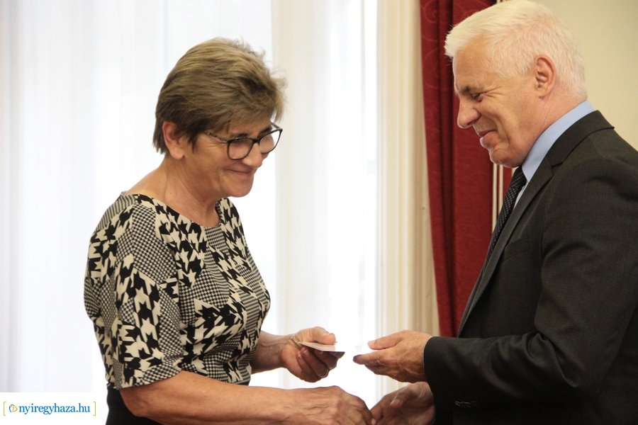 Bírósági ülnökök eskütétele