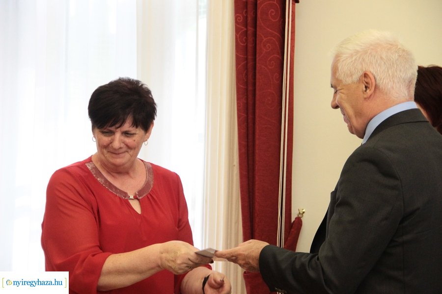 Bírósági ülnökök eskütétele