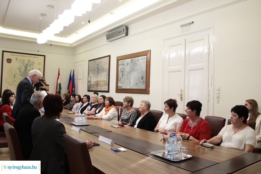 Bírósági ülnökök eskütétele