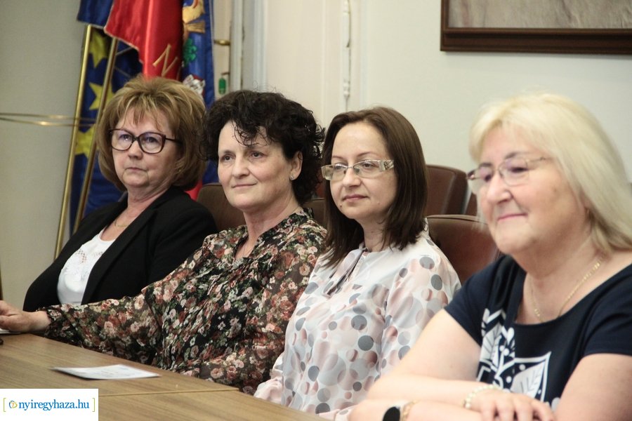 Bírósági ülnökök eskütétele