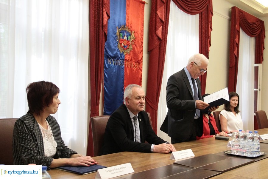 Bírósági ülnökök eskütétele