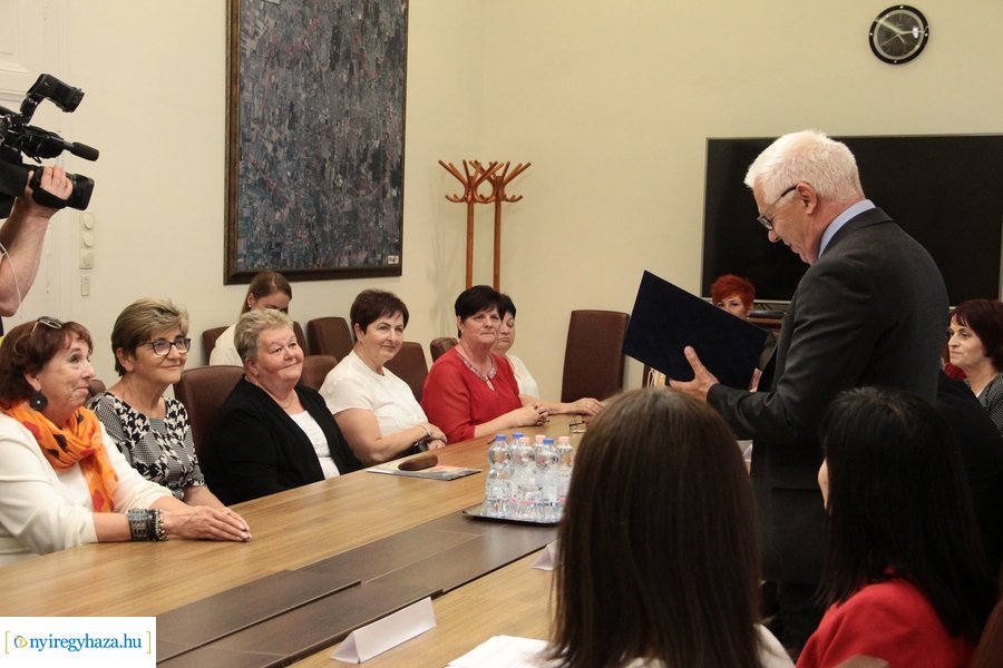 Bírósági ülnökök eskütétele