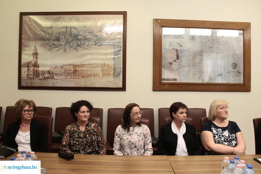 Bírósági ülnökök eskütétele