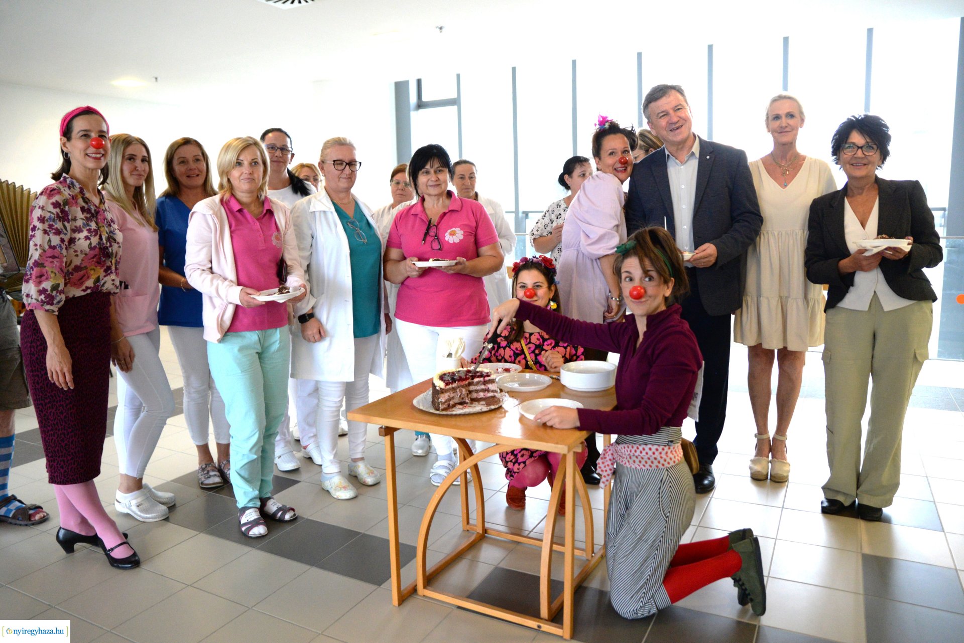 Bohócdoktori vizit a Nyíregyházi Jósa András Tagkórházban