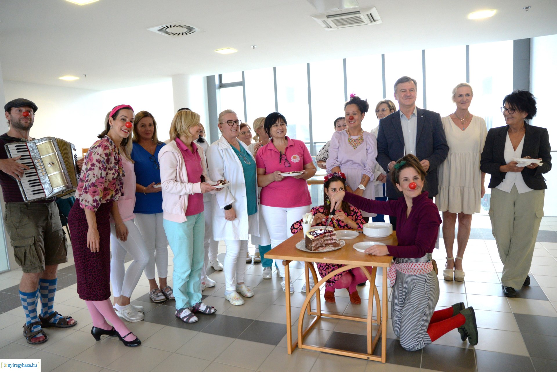 Bohócdoktori vizit a Nyíregyházi Jósa András Tagkórházban