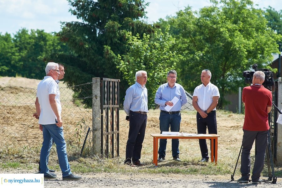 Bölcsőde épül Nyírszőlősön - sajtótájékoztató
