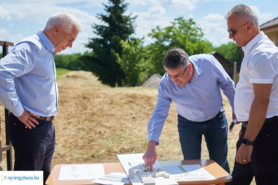 Bölcsőde épül Nyírszőlősön - sajtótájékoztató