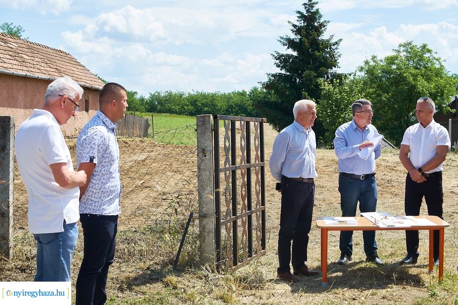 Bölcsőde épül Nyírszőlősön - sajtótájékoztató