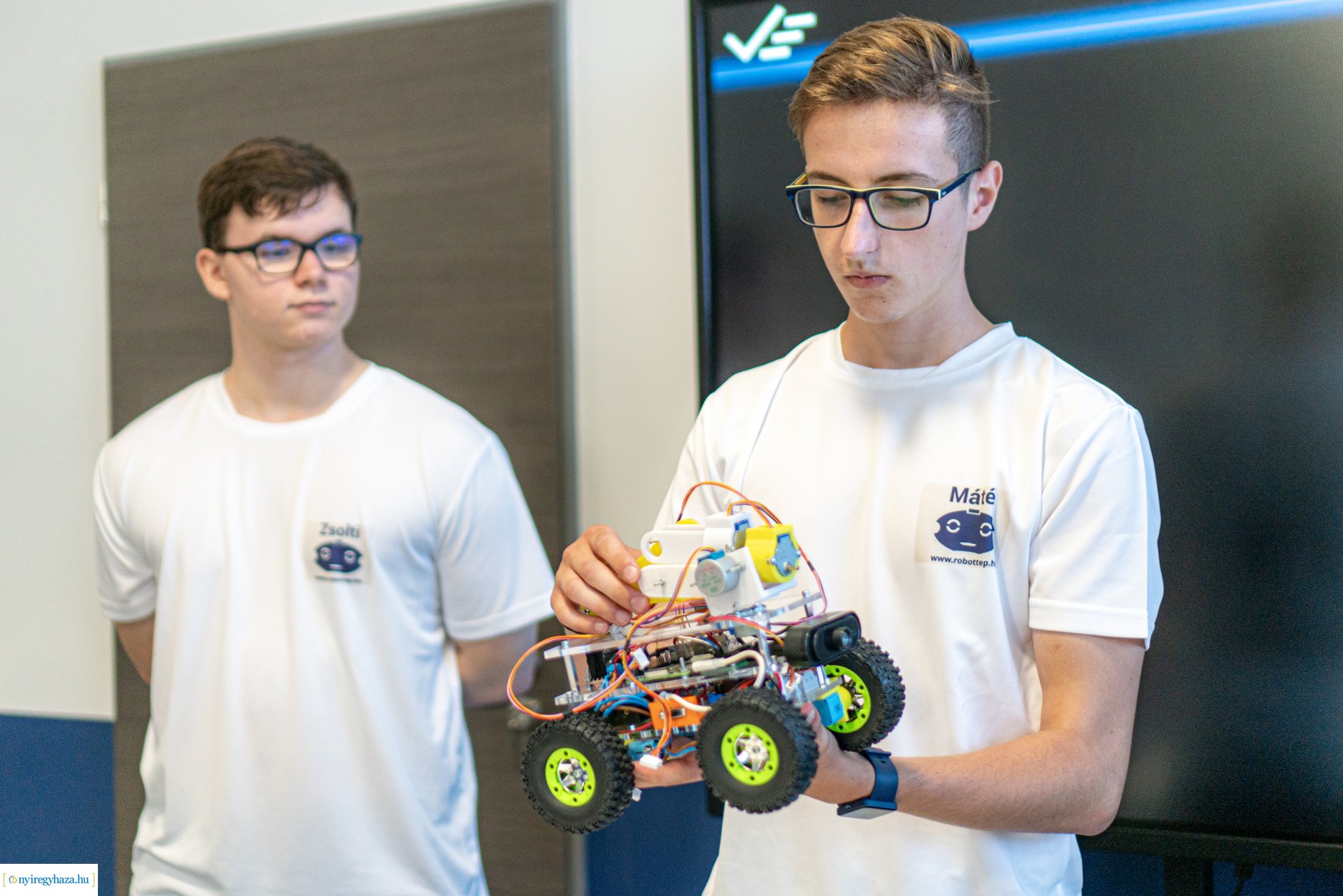 Bordeaux-i RoboCup23 nemzetközi versenyre készülnek a nyíregyházi fiatalok.