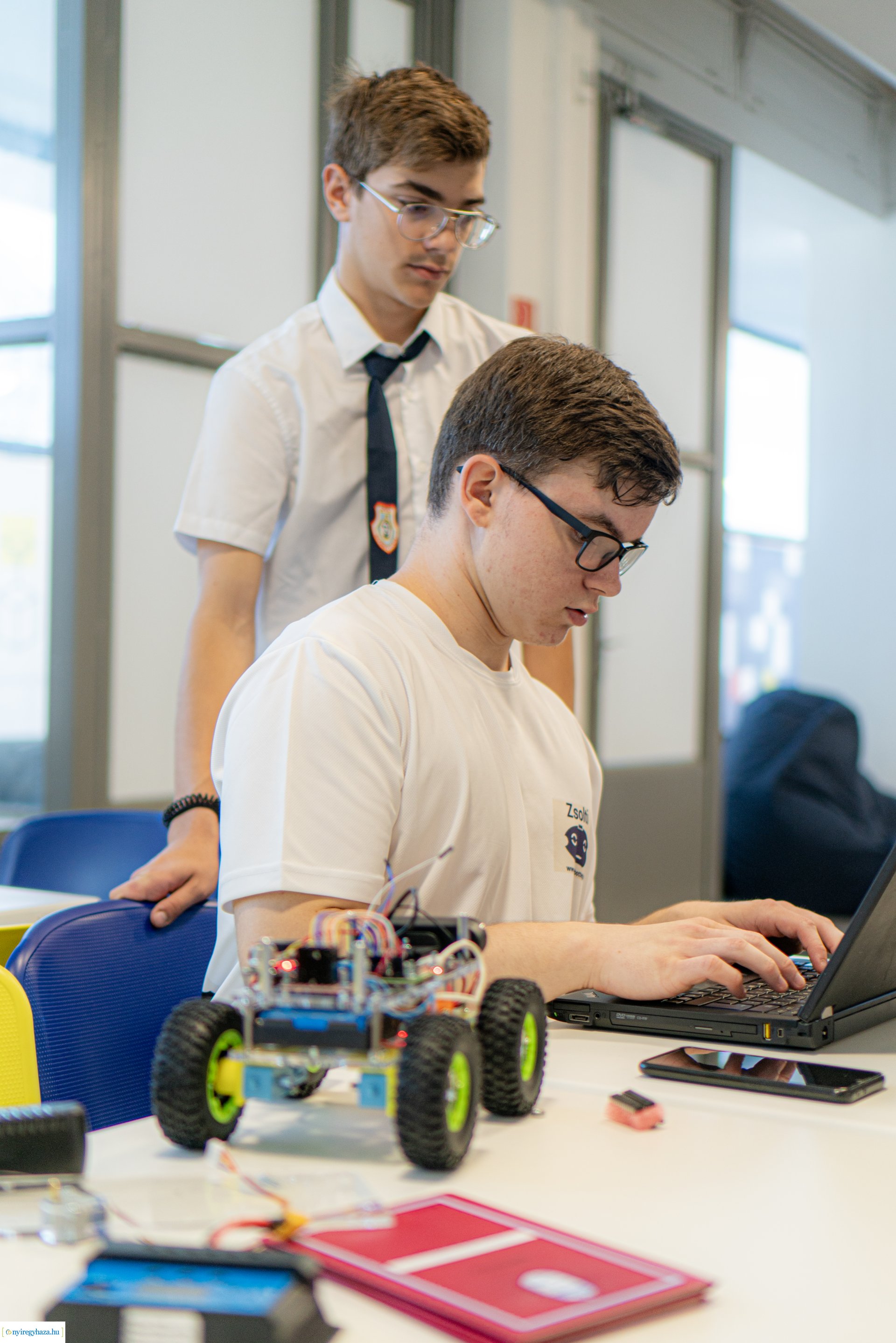 Bordeaux-i RoboCup23 nemzetközi versenyre készülnek a nyíregyházi fiatalok.