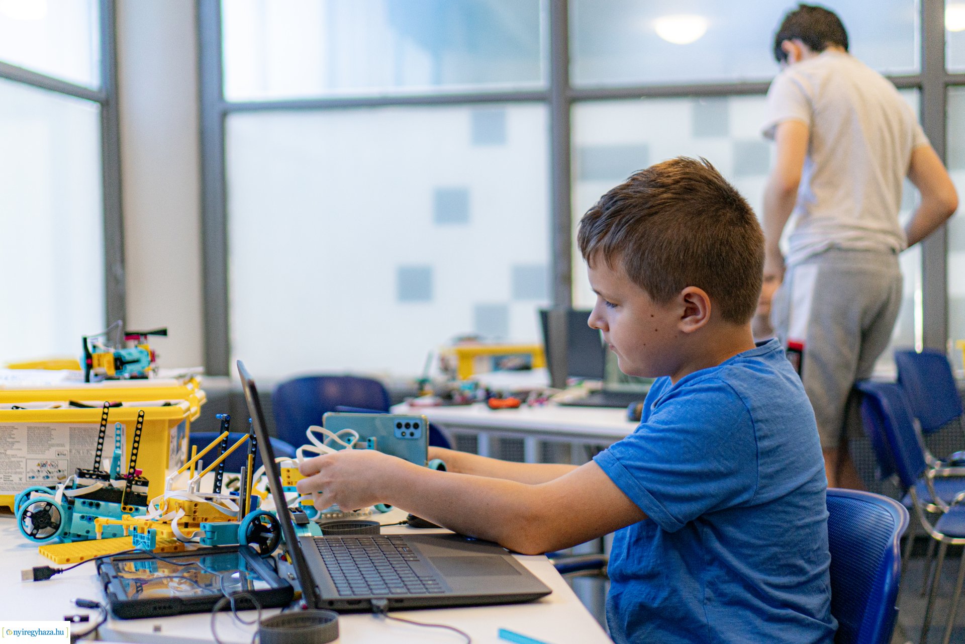 Bordeaux-i RoboCup23 nemzetközi versenyre készülnek a nyíregyházi fiatalok.