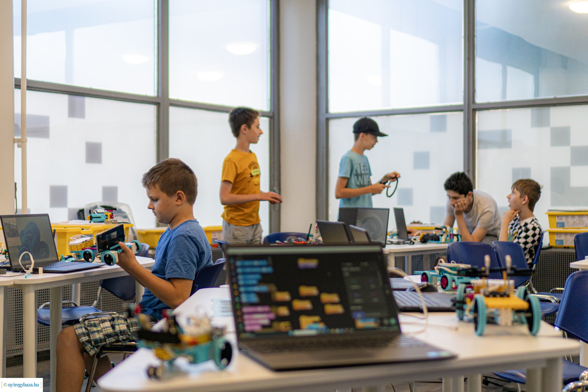 Bordeaux-i RoboCup23 nemzetközi versenyre készülnek a nyíregyházi fiatalok.