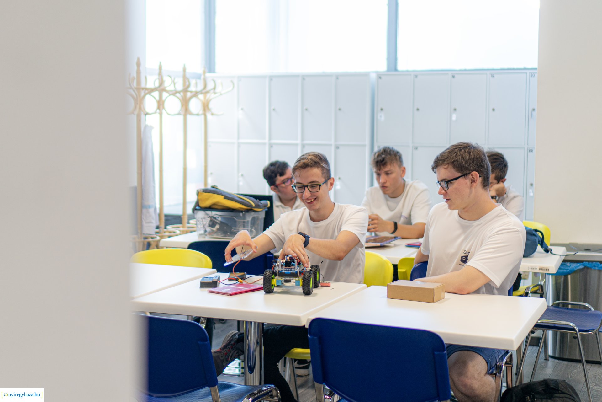 Bordeaux-i RoboCup23 nemzetközi versenyre készülnek a nyíregyházi fiatalok.