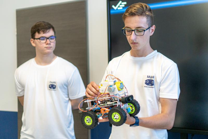 Bordeaux-i RoboCup23 nemzetközi versenyre készülnek a nyíregyházi fiatalok.