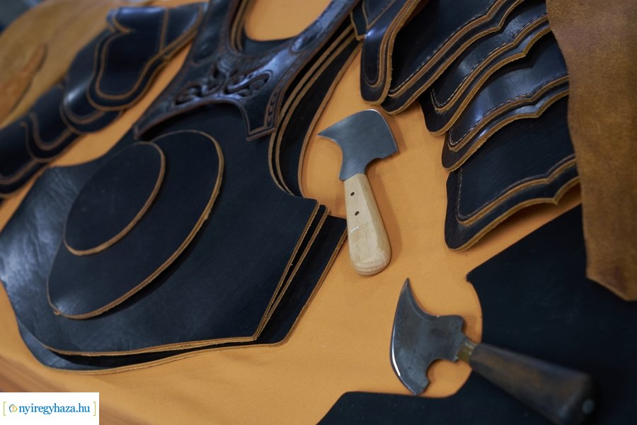 Bőrműves kiállítás a Kállay Házban