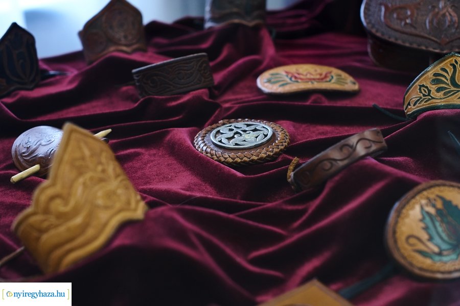 Bőrműves kiállítás a Kállay Házban