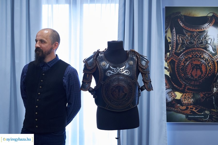 Bőrműves kiállítás a Kállay Házban