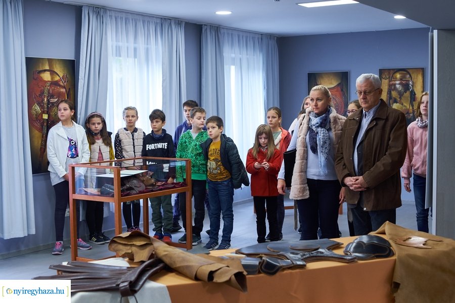 Bőrműves kiállítás a Kállay Házban