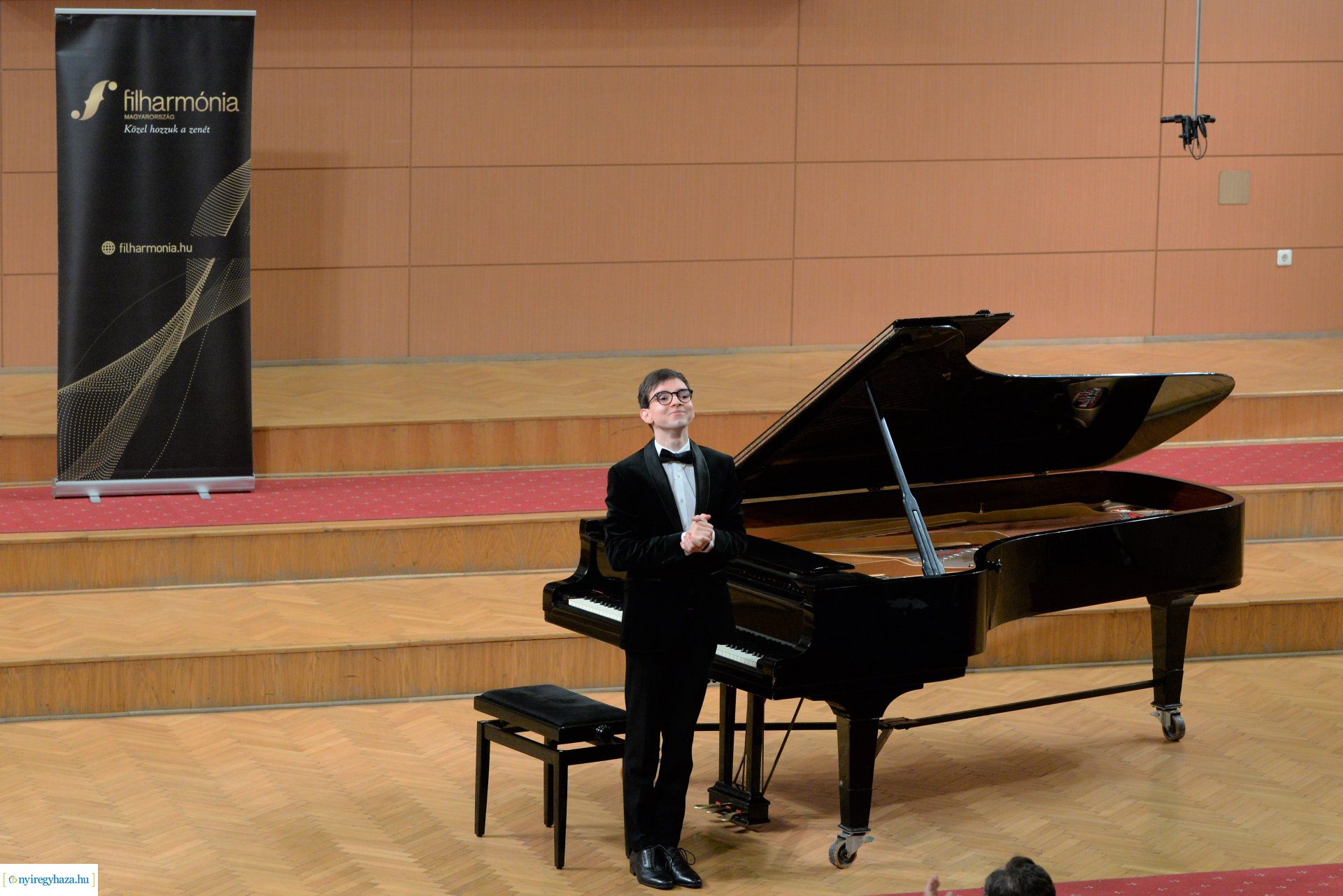 Boros Misi zongoraestje