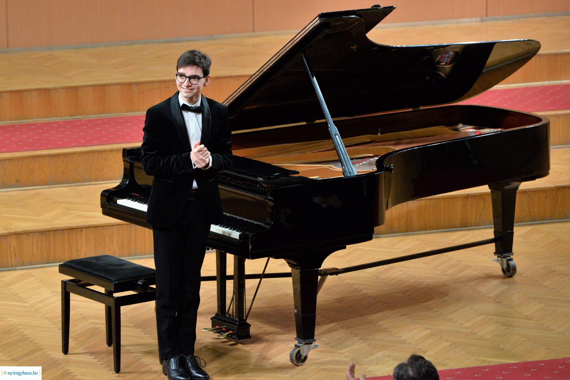 Boros Misi zongoraestje