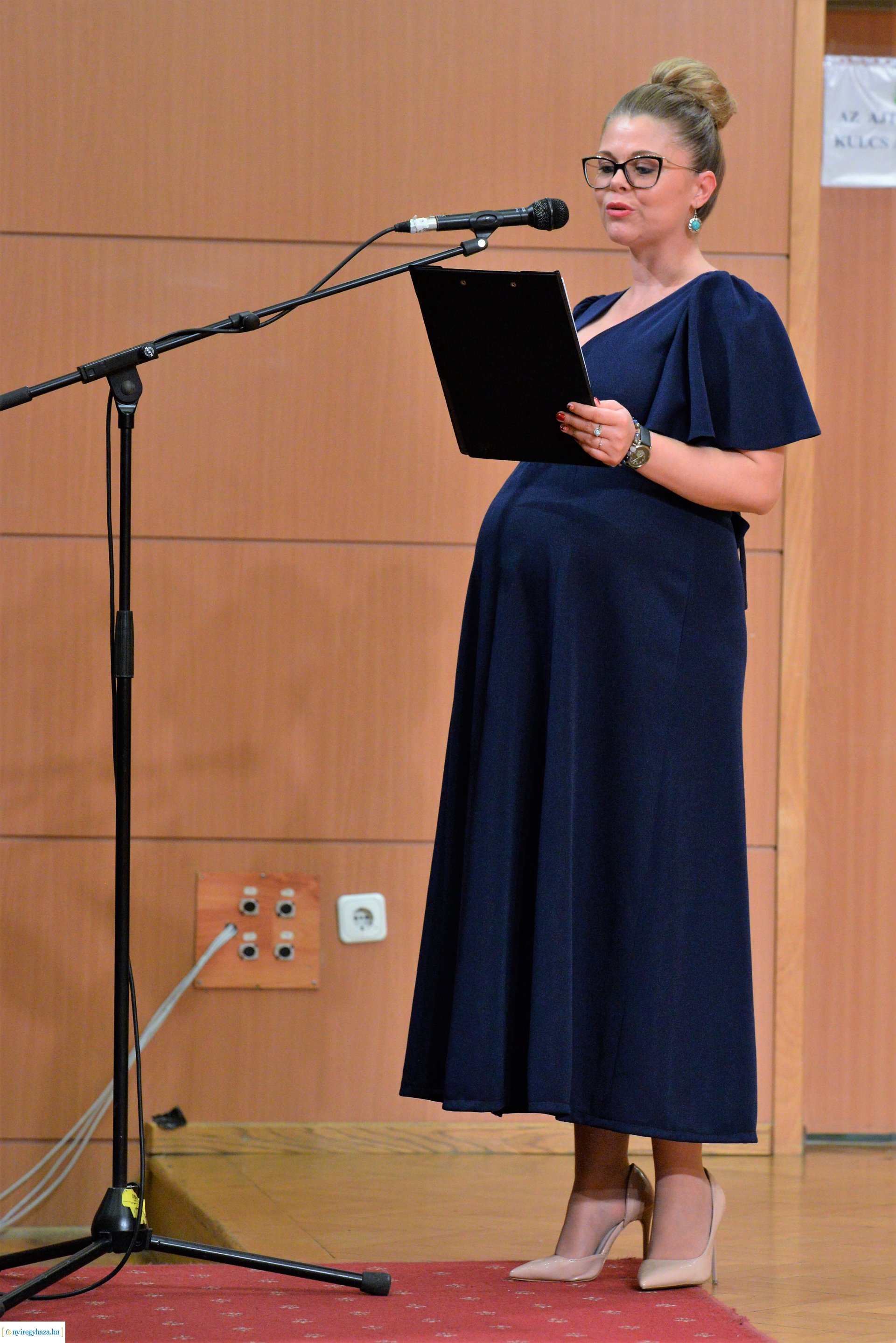 Boros Misi zongoraestje