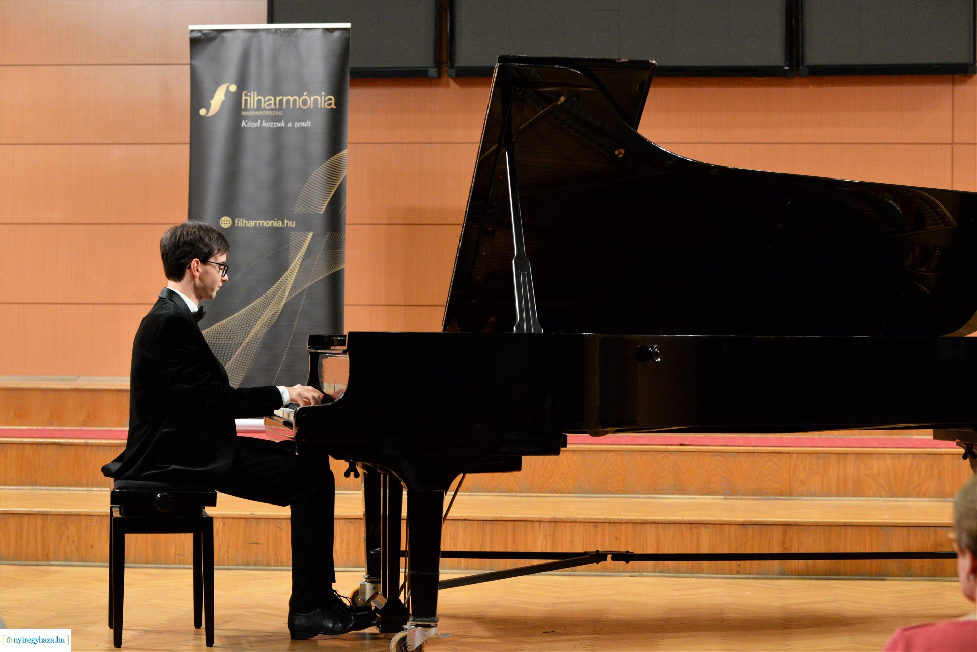 Boros Misi zongoraestje