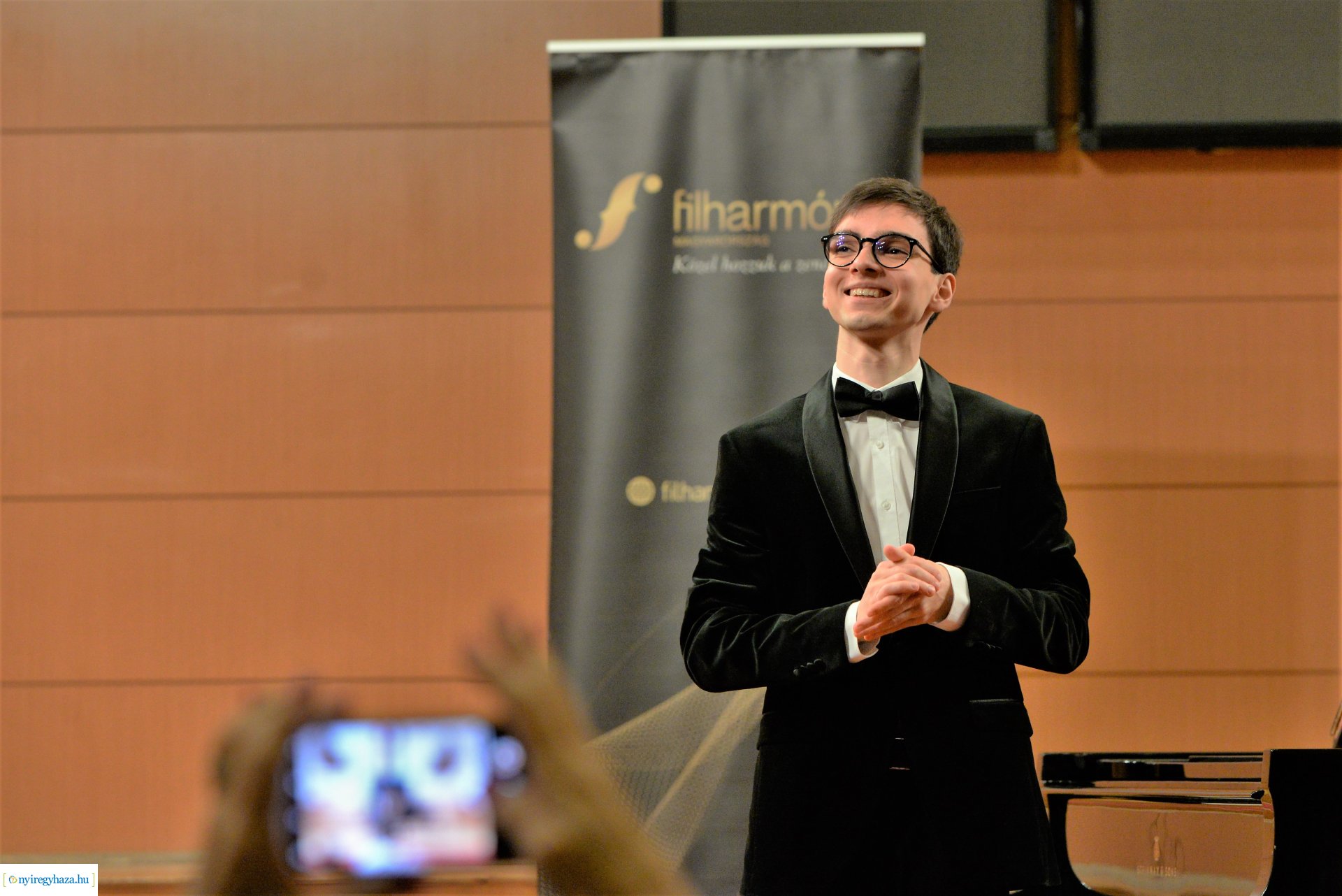 Boros Misi zongoraestje