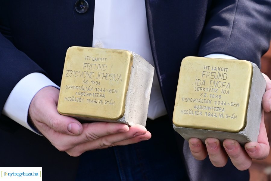 Botlató kő a Bujtos utcán