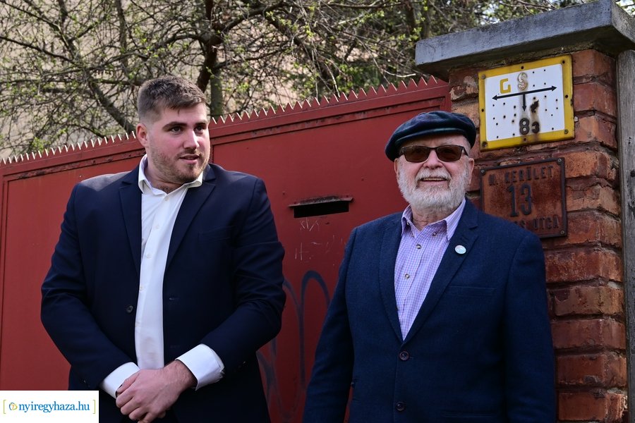 Botlató kő a Bujtos utcán