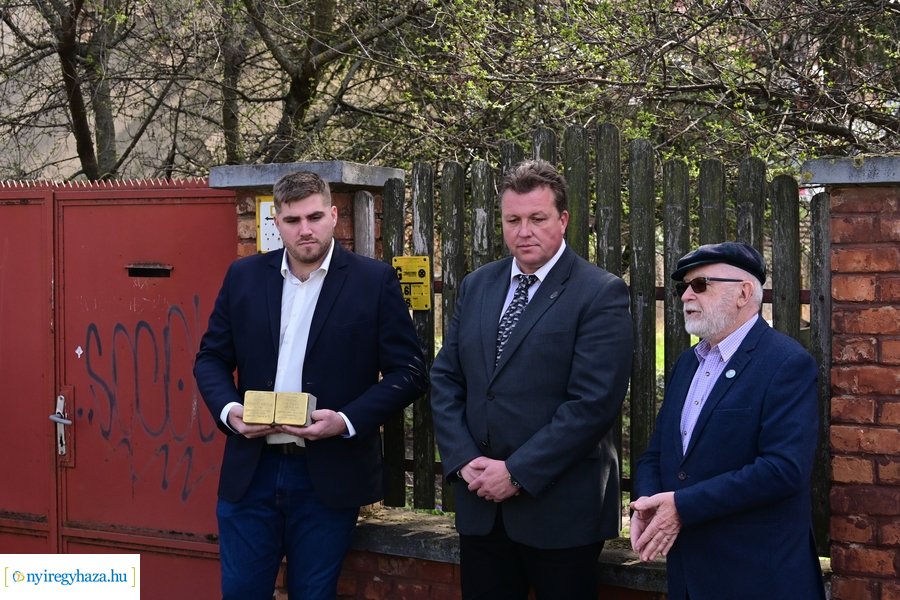 Botlató kő a Bujtos utcán