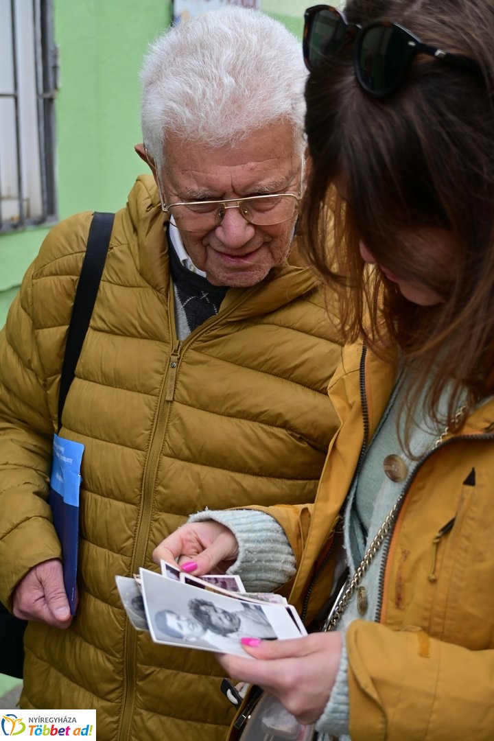 Botlatókövek az Egyház és Rákóczi utcán 2025 októberében