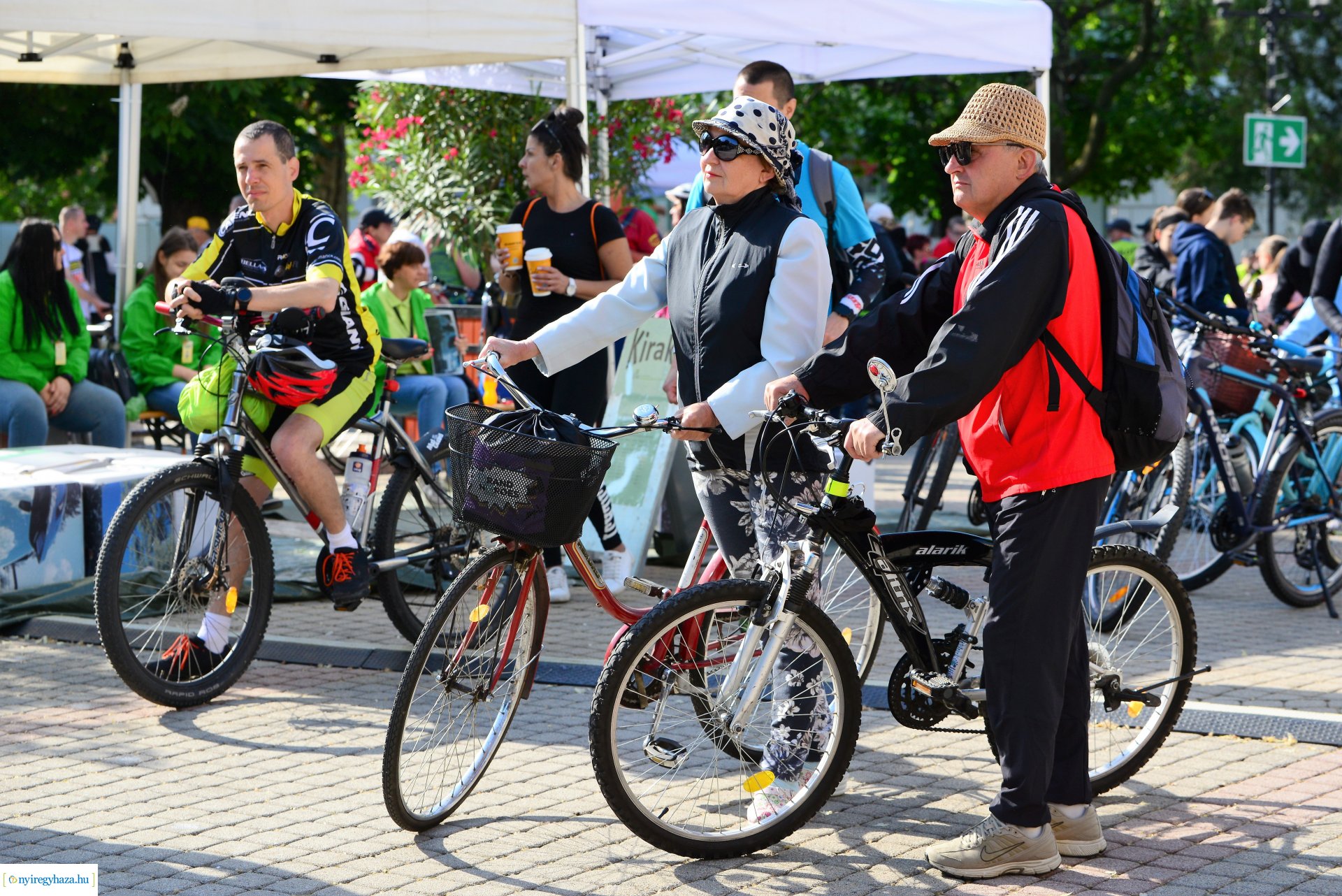 Brigna Piknik 2022 - Elstartolt a mezőny a Kossuth térről