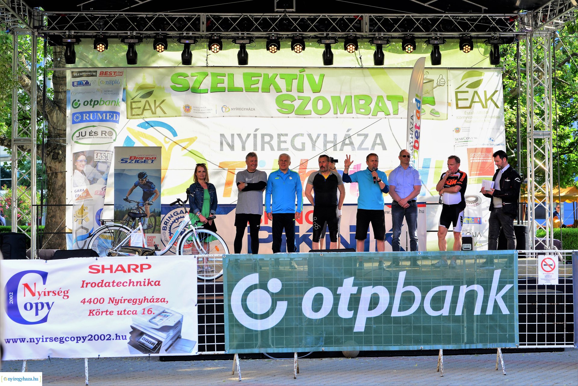 Brigna Piknik 2022 - Elstartolt a mezőny a Kossuth térről