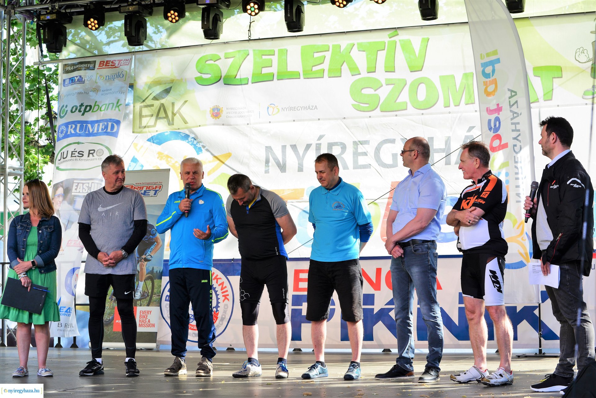 Brigna Piknik 2022 - Elstartolt a mezőny a Kossuth térről