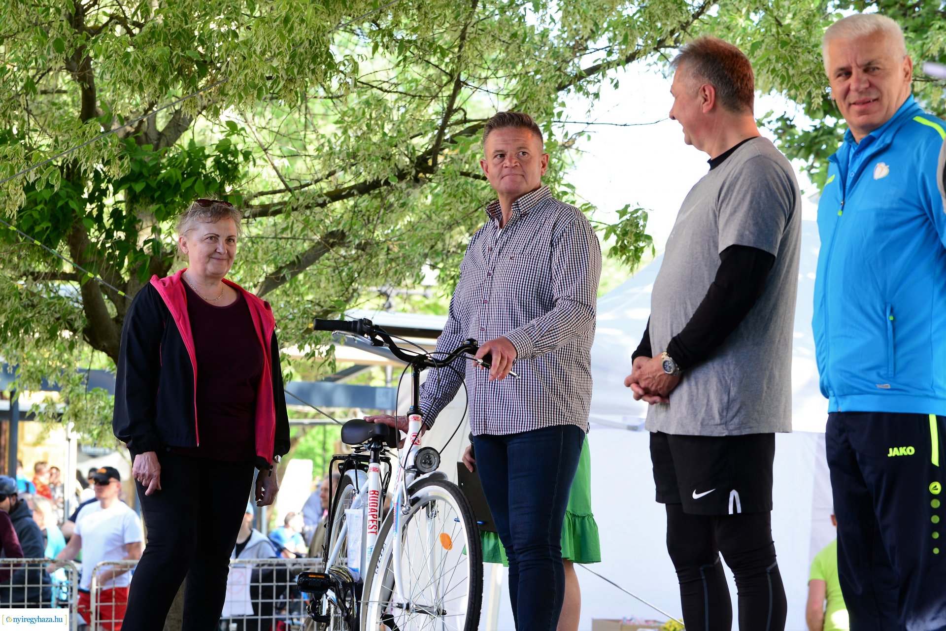 Brigna Piknik 2022 - Elstartolt a mezőny a Kossuth térről