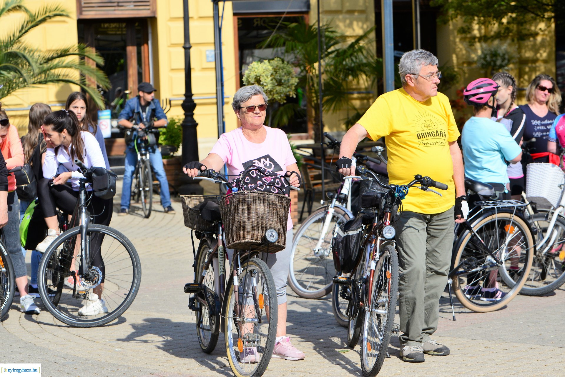 Brigna Piknik 2022 - Elstartolt a mezőny a Kossuth térről