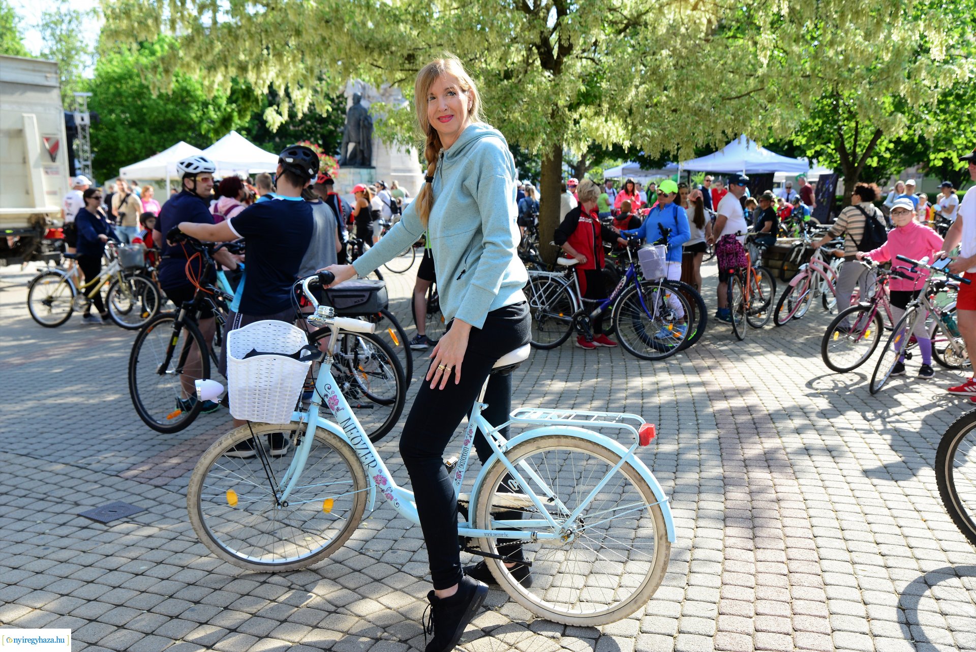Brigna Piknik 2022 - Elstartolt a mezőny a Kossuth térről