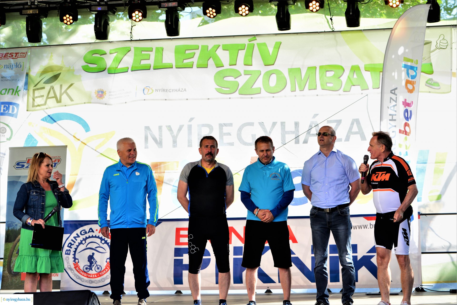 Brigna Piknik 2022 - Elstartolt a mezőny a Kossuth térről