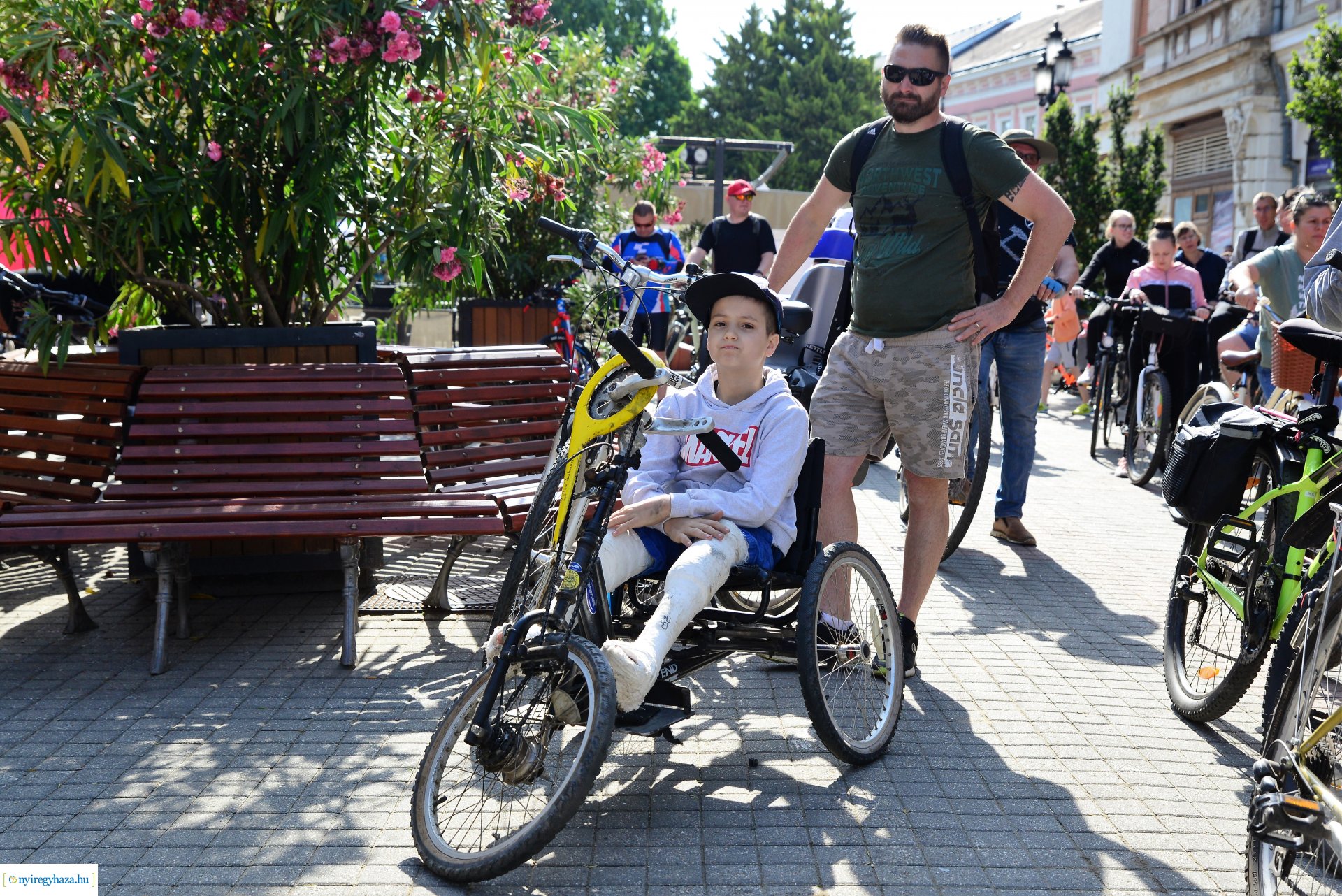 Brigna Piknik 2022 - Elstartolt a mezőny a Kossuth térről