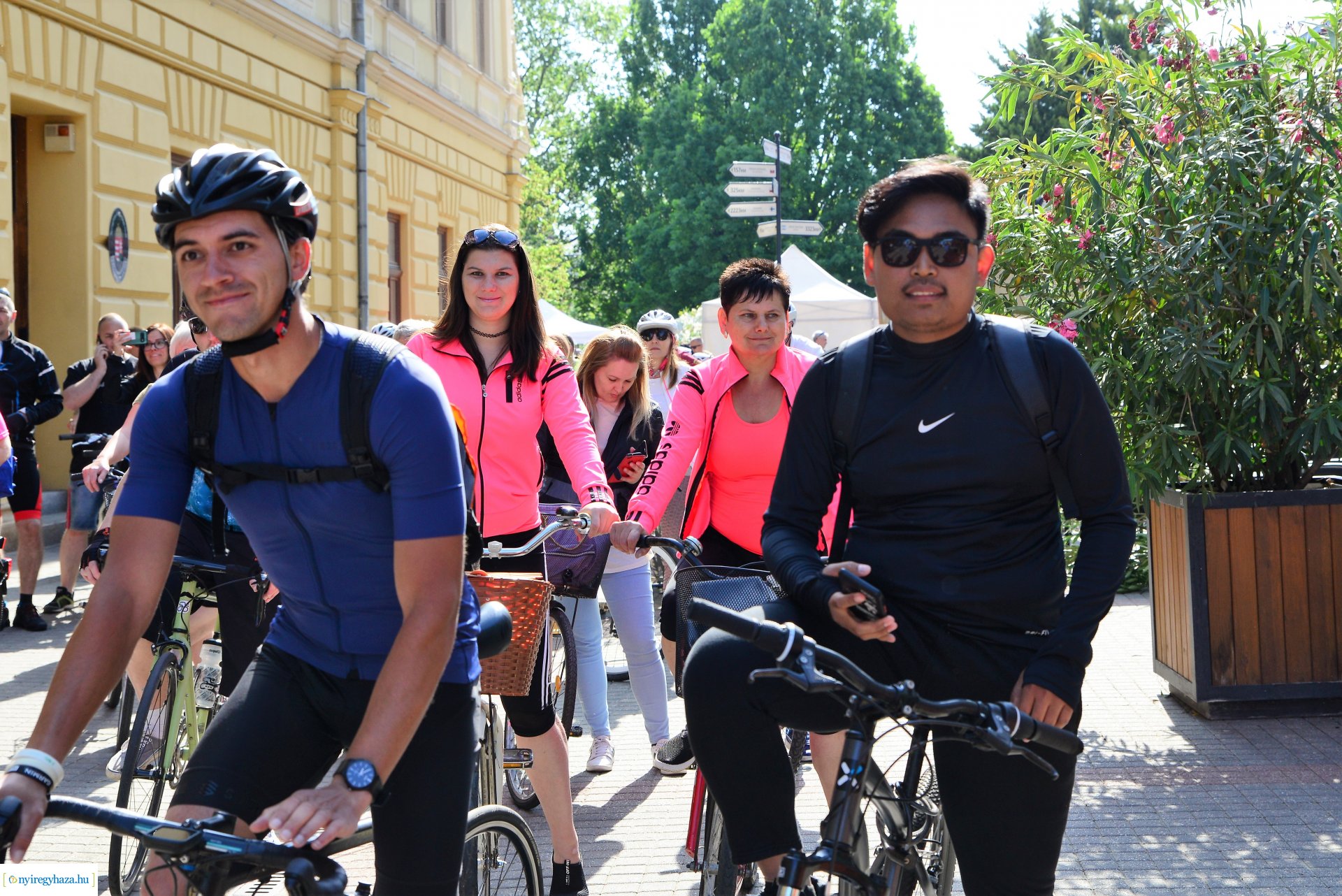 Brigna Piknik 2022 - Elstartolt a mezőny a Kossuth térről