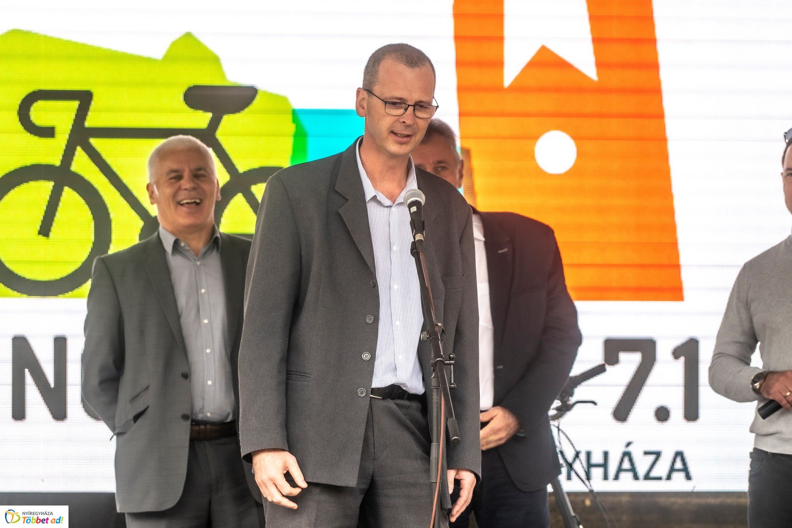 BRINGAVÁROS 7.1  – Megnyitó