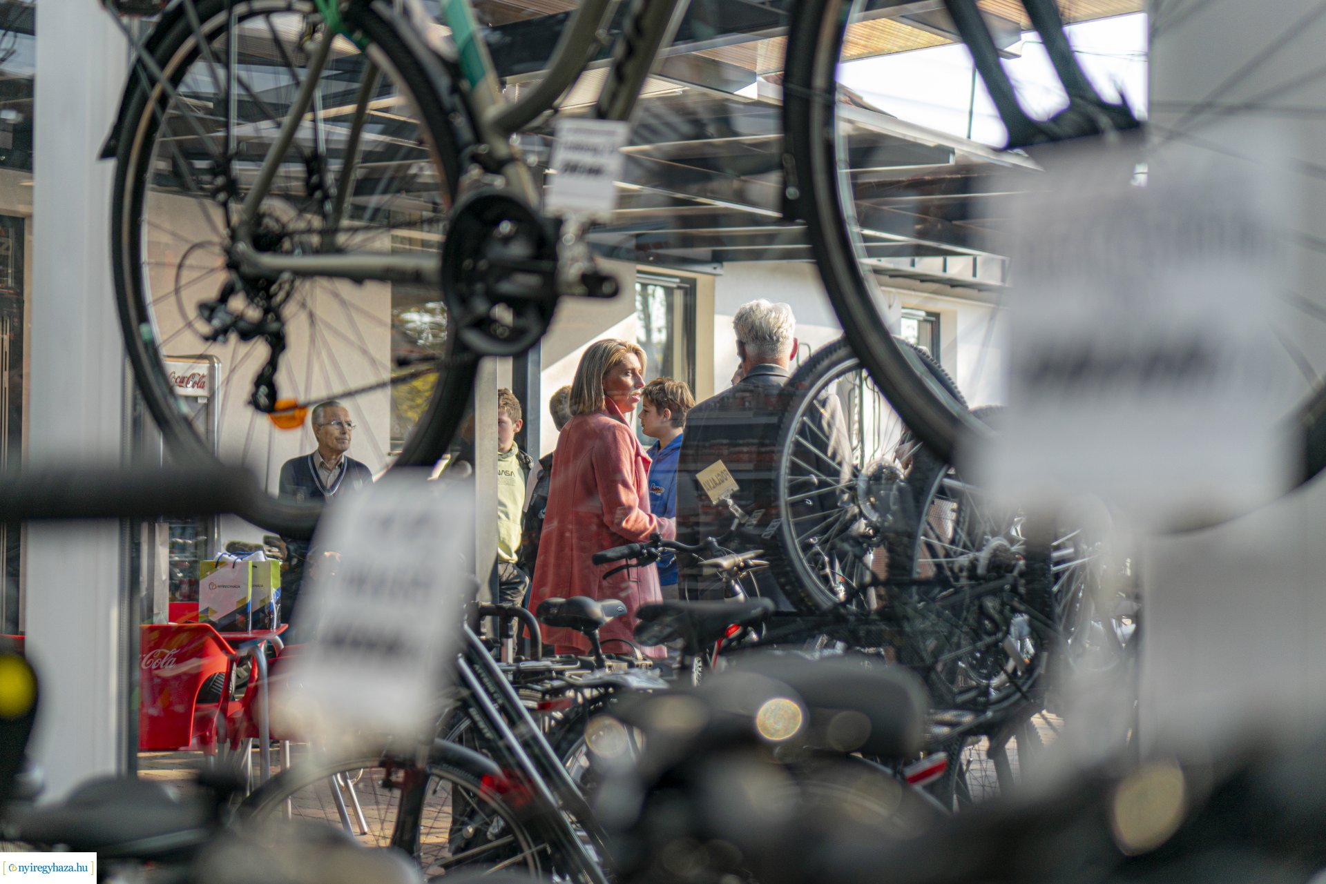 Bringaváros díjátadó a Bringa Sziget üzletében