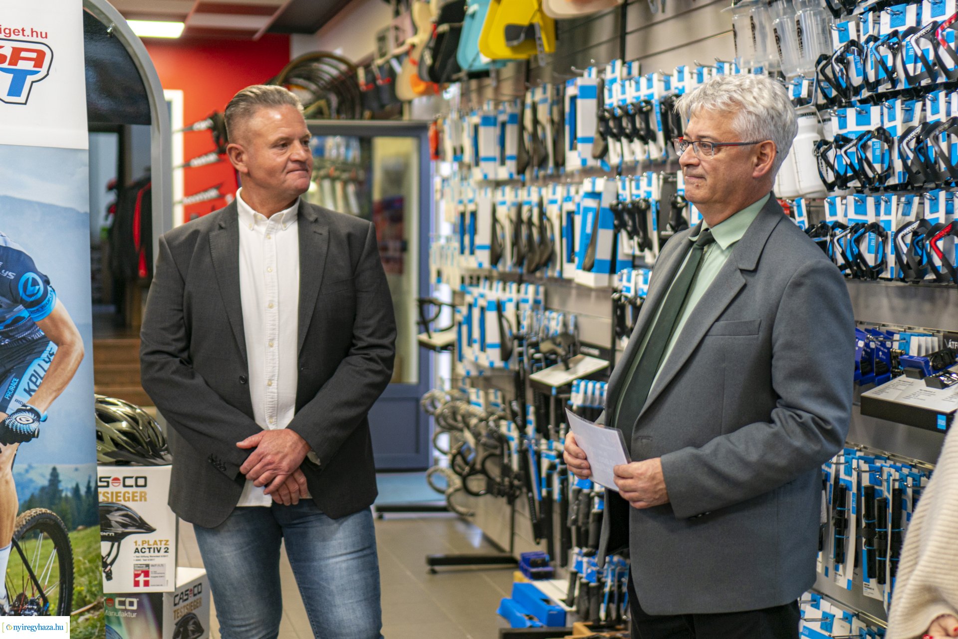 Bringaváros díjátadó a Bringa Sziget üzletében