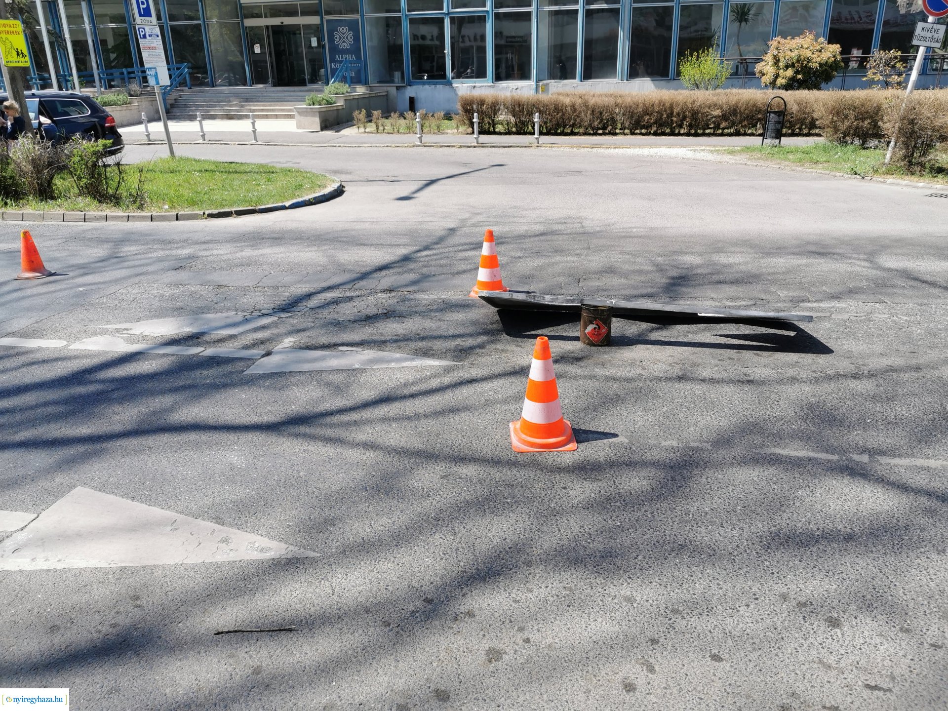 Burkolati jelek festése Szarvas utca