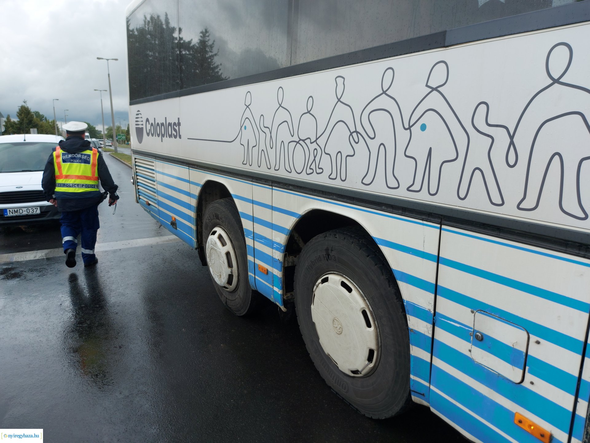 Busz és autó ütközött 