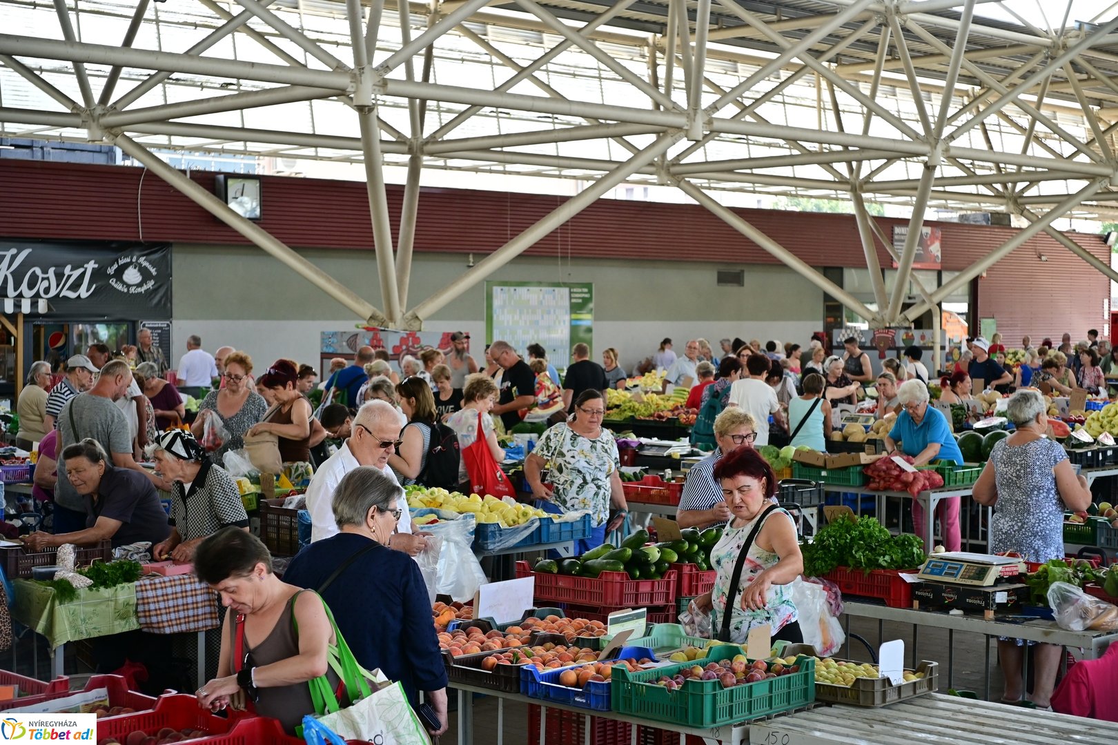 Búza téri piac 2025 júliusában