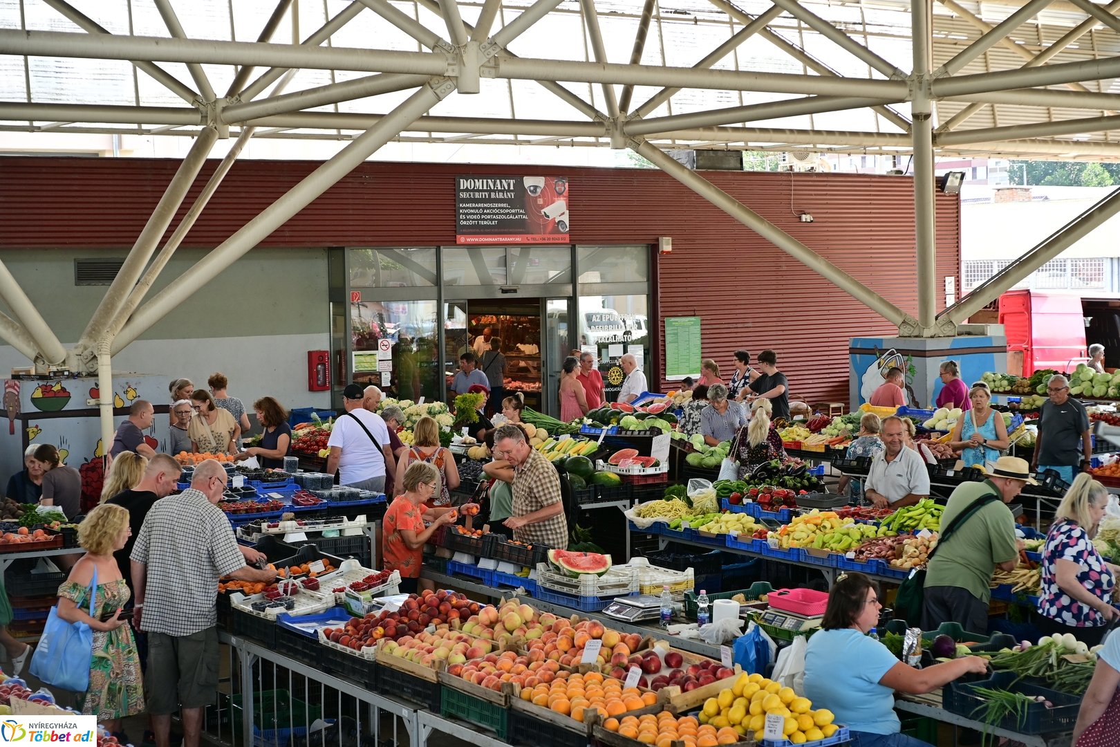 Búza téri piac 2025 júliusában